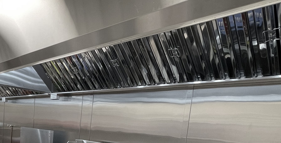 Installation de hotte de cuisine commerciale